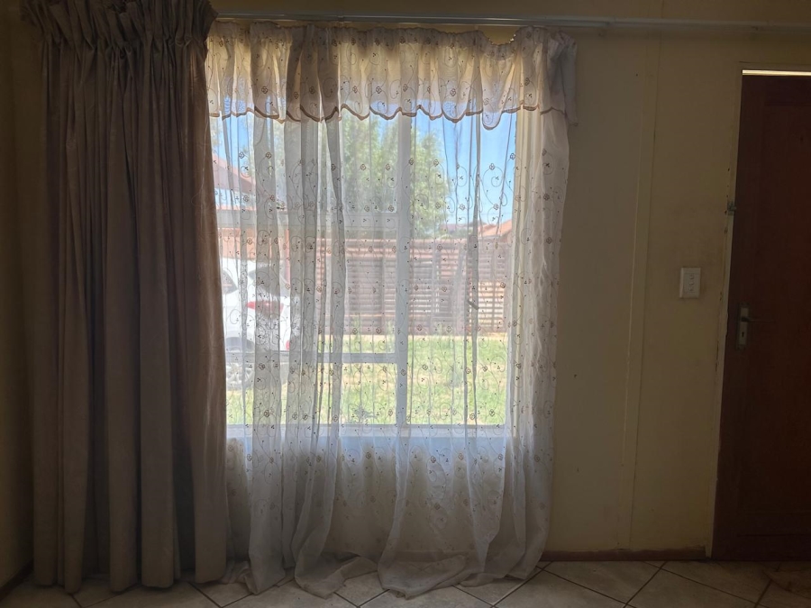 To Let 3 Bedroom Property for Rent in Mandela View Free State